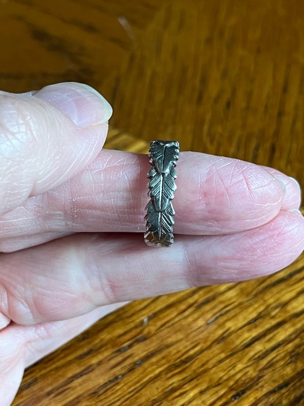 Avon Silver Tone Laurel Leaf Band Ring